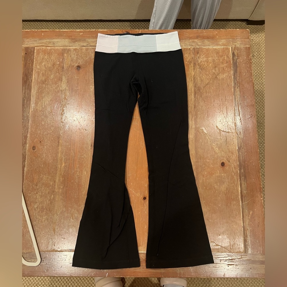 Lulu yoga pants